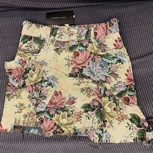 Zara floral denim skirt. New with tags. Size XS.